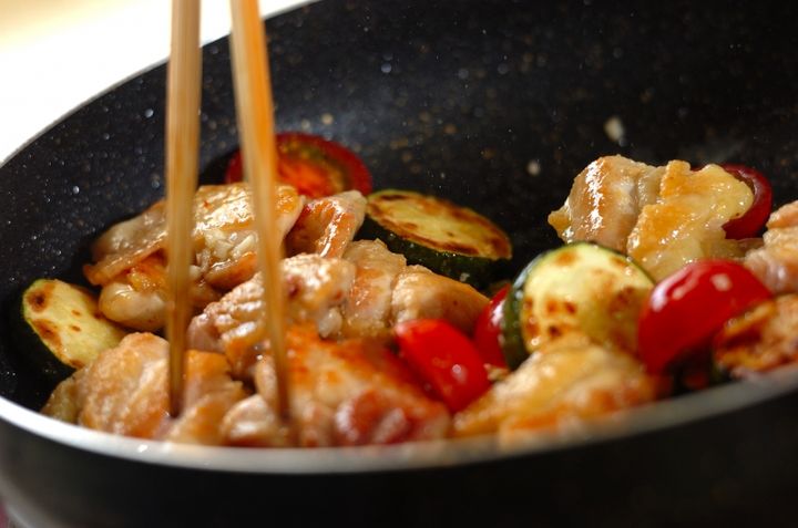 鶏とズッキーニのガーリックソテーの作り方3
