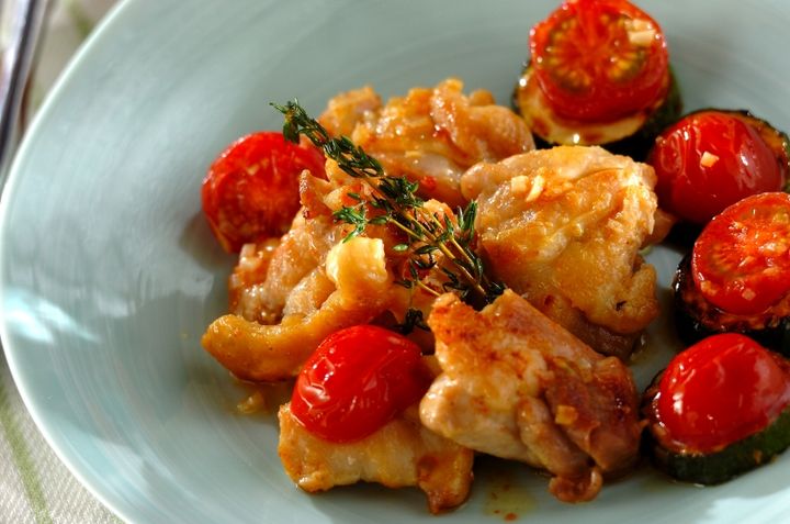 鶏とズッキーニのガーリックソテー