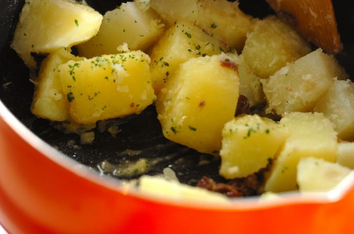 簡単おうちバル！アンチョビバターポテト by 保田 美幸さんの作り方3