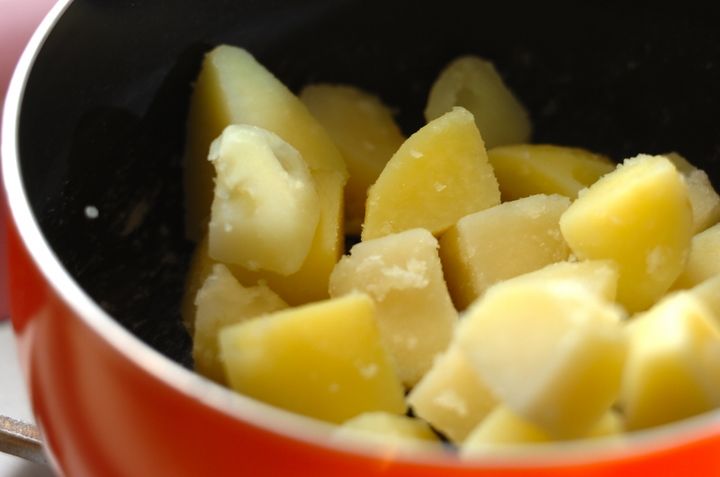 簡単おうちバル！アンチョビバターポテト by 保田 美幸さんの作り方2