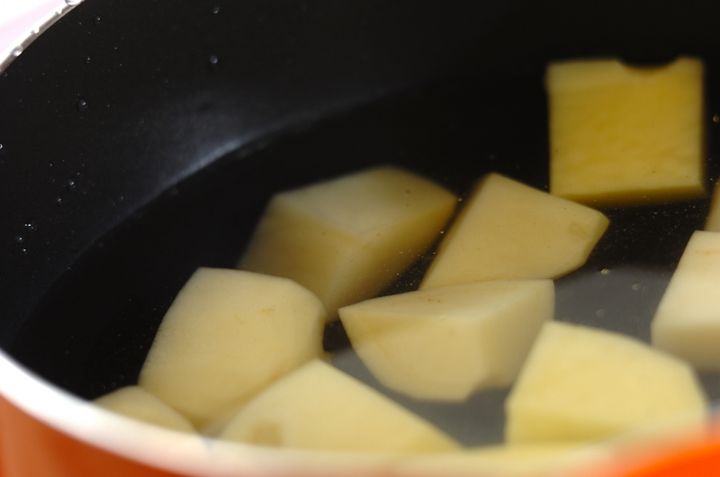 簡単おうちバル！アンチョビバターポテト by 保田 美幸さんの作り方1