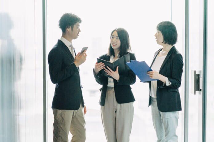 渋さは最強！年下女性から魅力的に見えるおじさんの条件