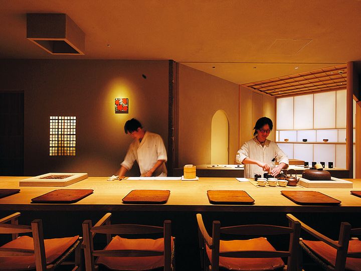 乃木坂『九九九』の内観