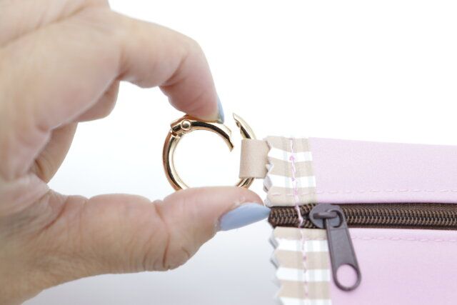 ダイソー お菓子風ポーチ キーリング付（ミッキー＆フレンズ） カラビナ