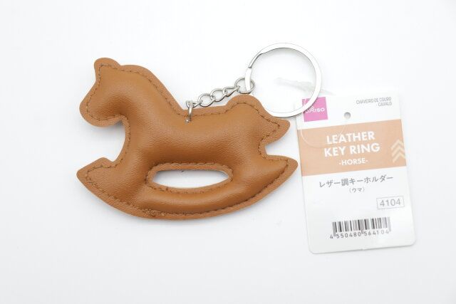 ダイソー レザー調キーホルダー（ウマ） 商品タグ