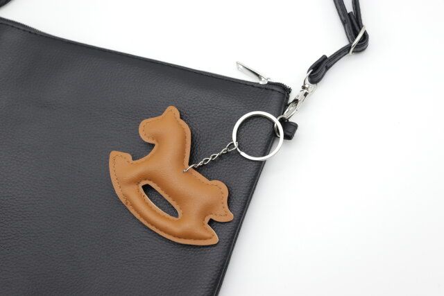 ダイソー レザー調キーホルダー（ウマ） 使用例