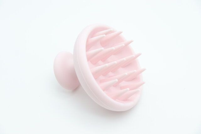 ダイソーのシリコーンシャンプーブラシ