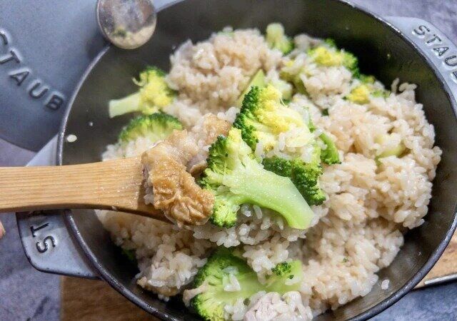 ブロッコリーと鶏肉の混ぜ込みごはん