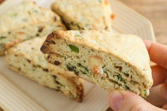 ブロッコリーとチーズのスコーン