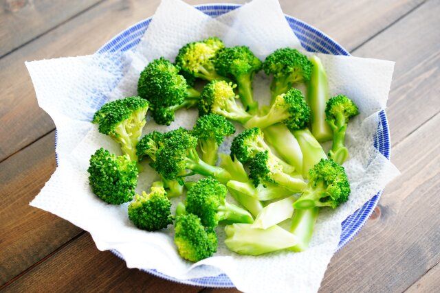 レンチンしたブロッコリーの水けをきる