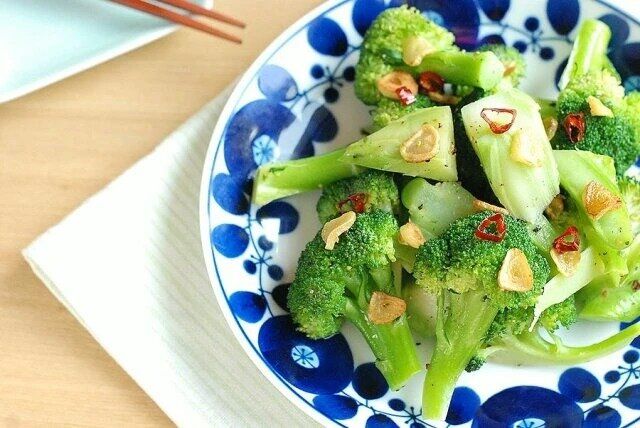 ブロッコリーのペペロンチーノ風