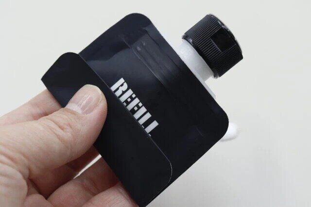 ダイソーの詰め替えパウチ容器（30mL、2個）3