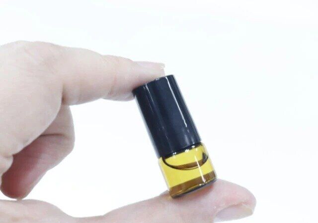 ダイソーのアロマ容器（ロールタイプ、香水遮光瓶、2.4mL、3個）2