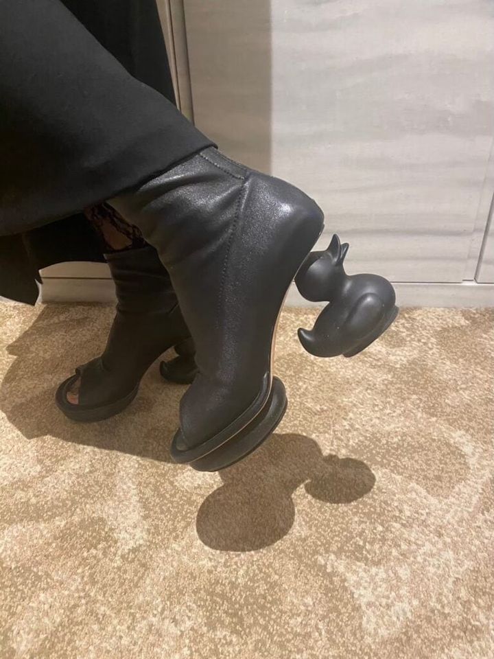 Maison MIHARA YASUHIROのアヒル型ヒールのブーツサンダル