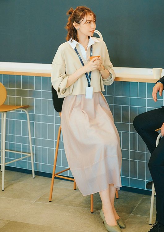 ラガーシャツとつくる甘めカジュアル通勤コーデ