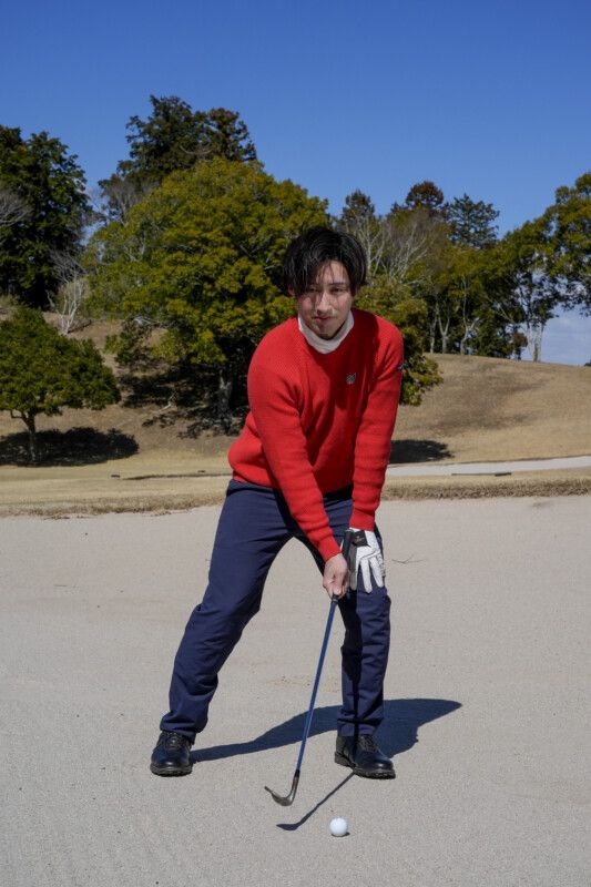 飛ばしすぎちゃう人は要チェック！バンカーの距離感をよくするコツはヒザにあり