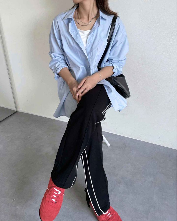 画像: 潔くシャツで