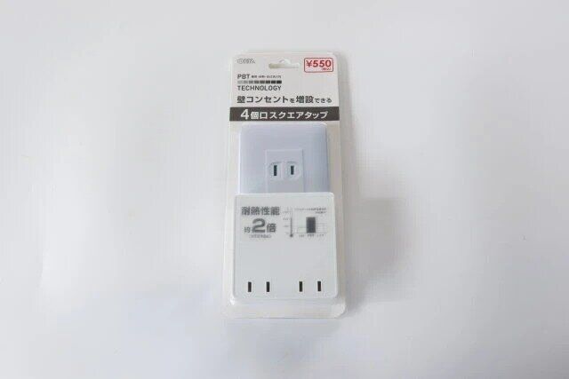 ダイソー 4個口スクエアタップ パッケージ