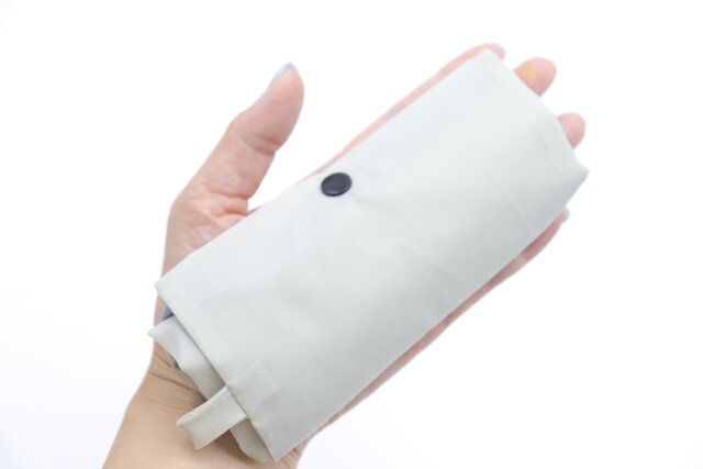 ダイソー エコバッグ（スナップ収納、シンプルロゴ） 収納時 サイズ感