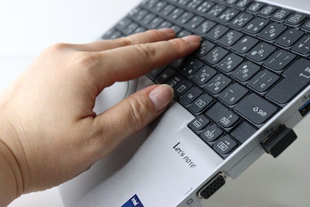 折りたたみ式PC・タブレットスタンド（ホワイト） 角度