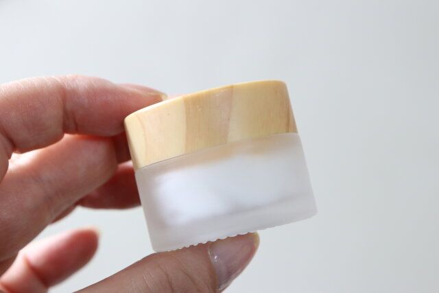 ガラスクリームボトル ウッド調 15g 使用例