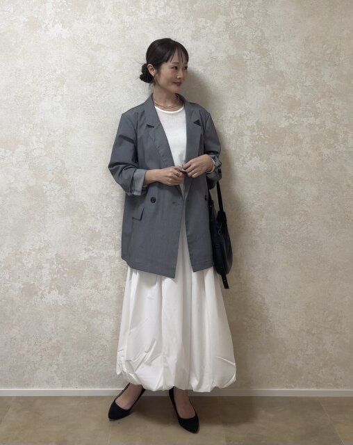テーラードジャケットでモノトーンコーデ