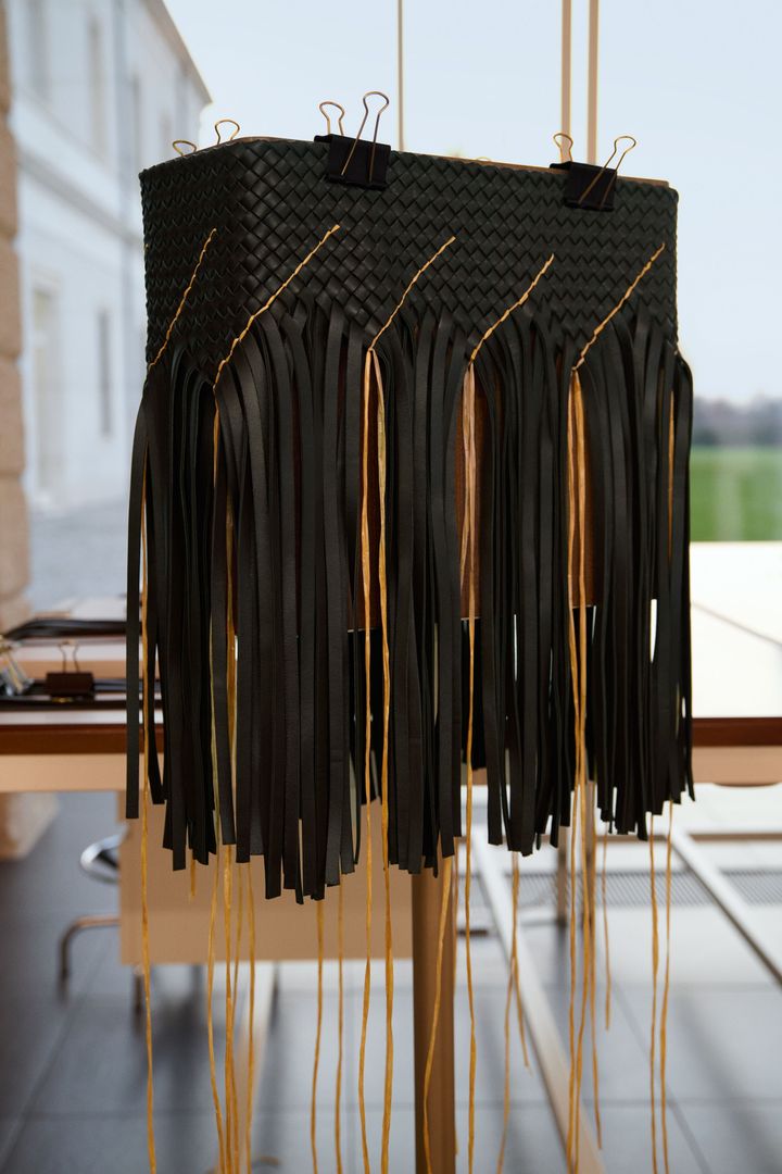 木型に合わせて編み上げられるものも。