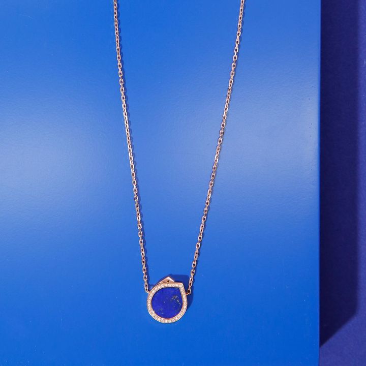 「アンティフェール・クロマティック」ペンダント（PG×ダイヤモンド×ラピスラズリ）￥694,100