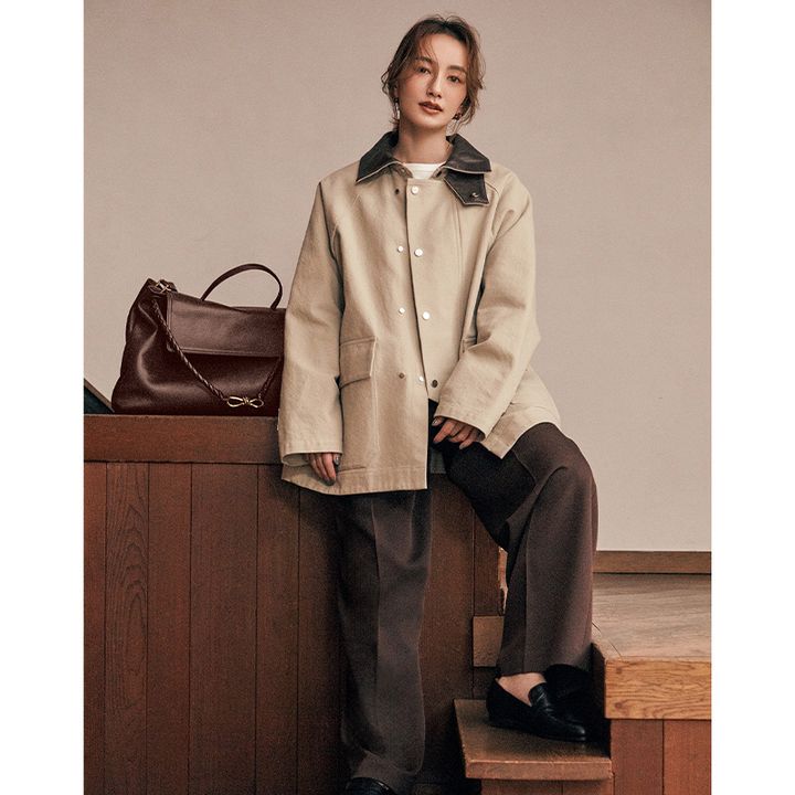 黒パンツをブラウンに変更するだけで今っぽく更新