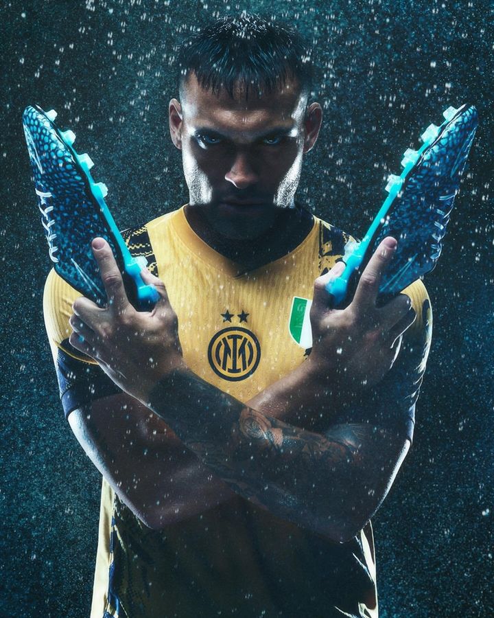 水に濡れたらデザインが変わる「NIKEスパイク」がすごい！欧州