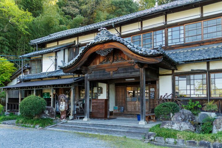 築110年のノスタルジックな古民家カフェ「HAKO TE AKO」を訪ねて、滋賀・近江八幡へ