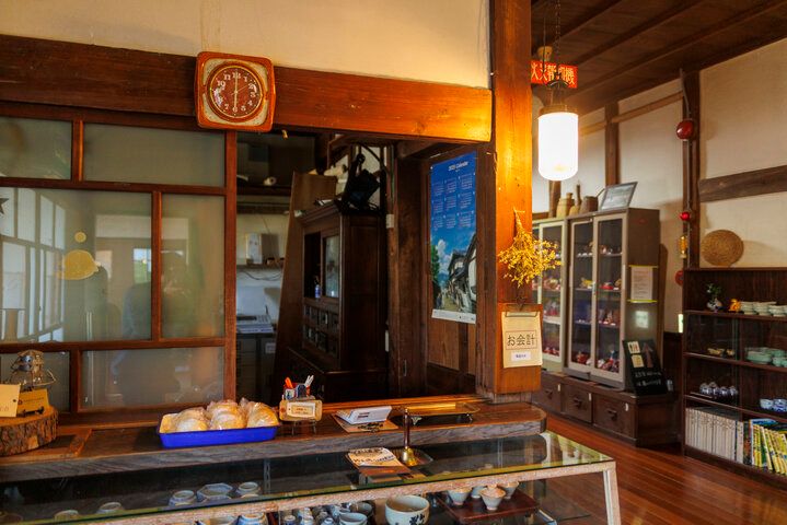 築110年のノスタルジックな古民家カフェ「HAKO TE AKO」を訪ねて、滋賀・近江八幡へ