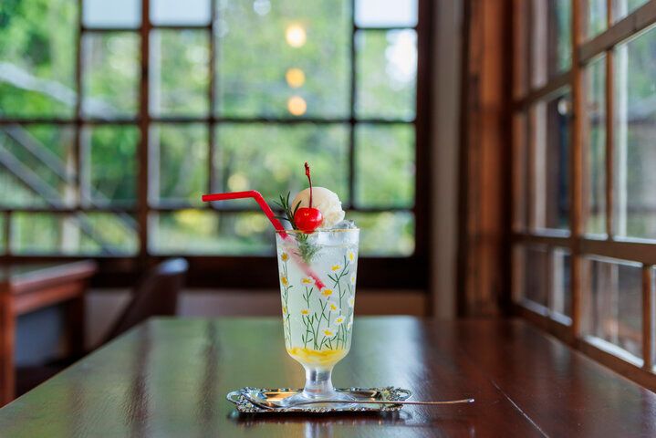 築110年のノスタルジックな古民家カフェ「HAKO TE AKO」を訪ねて、滋賀・近江八幡へ