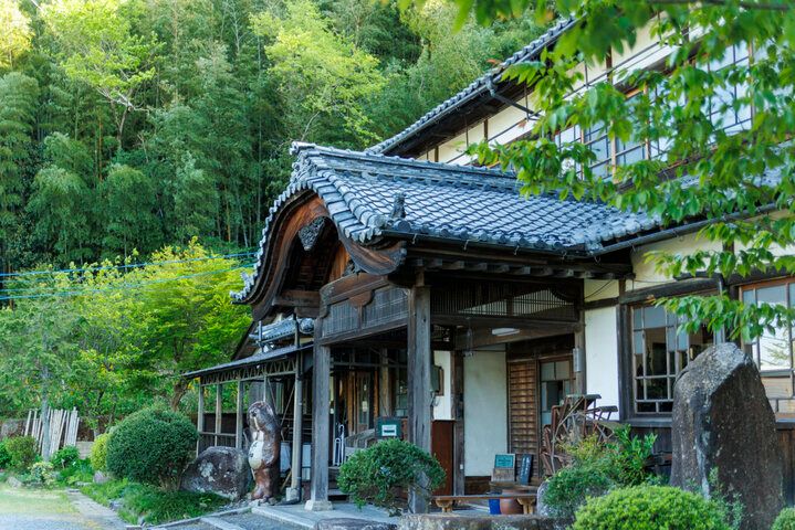 築110年のノスタルジックな古民家カフェ「HAKO TE AKO」を訪ねて、滋賀・近江八幡へ