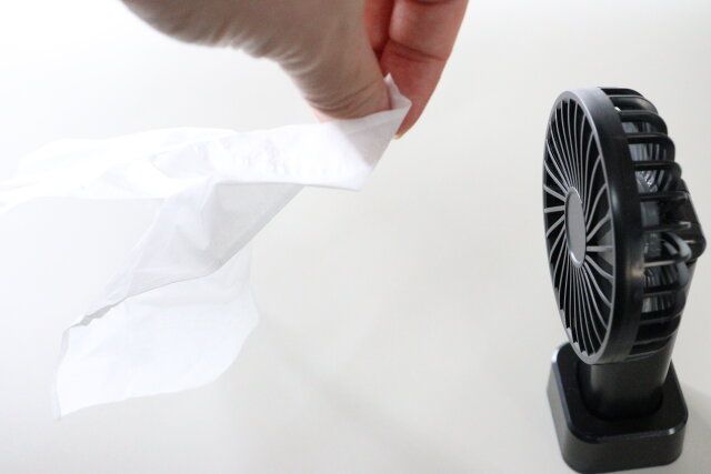 ハンディファン（角度調整可能、スタンド付） 風力