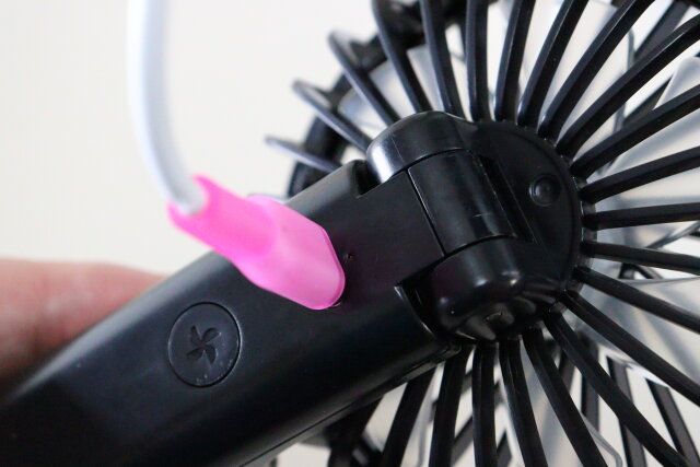 ハンディファン（角度調整可能、スタンド付） 充電式