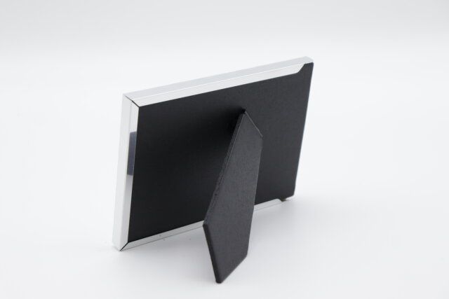 ダイソー アルミフォトフレーム（シルバーカラー、L判） 横