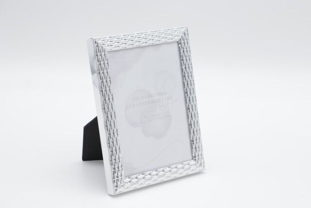 ダイソー アルミフォトフレーム（シルバーカラー、L判）