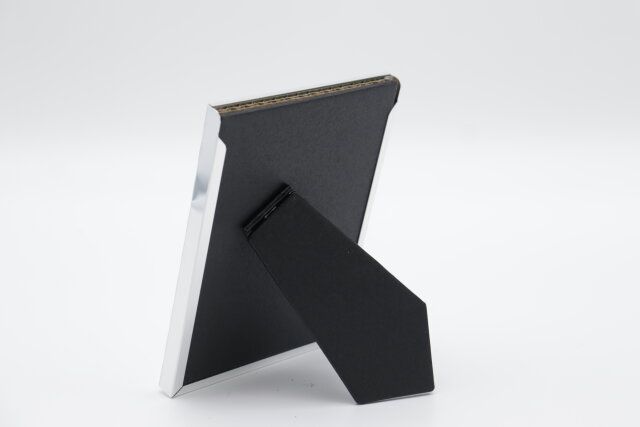 ダイソー アルミフォトフレーム（シルバーカラー、L判） 縦