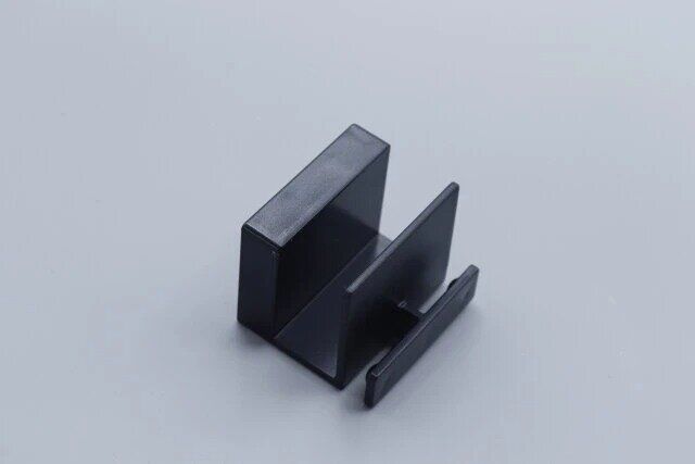 マグネットで取り付けるコードホルダー