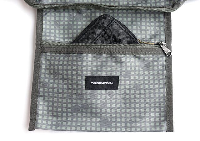 宝島社の付録のディスイズネバーザットのボストンバッグ7