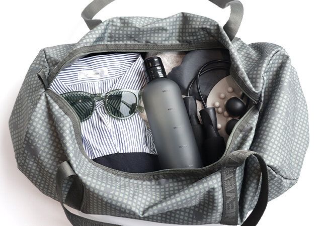 宝島社の付録のディスイズネバーザットのボストンバッグ6