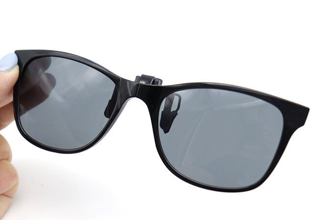 ダイソー 折り畳みクリップオンサングラス