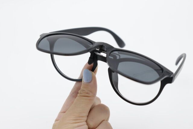 ダイソー 折り畳みクリップオンサングラス 使用例 あげられる