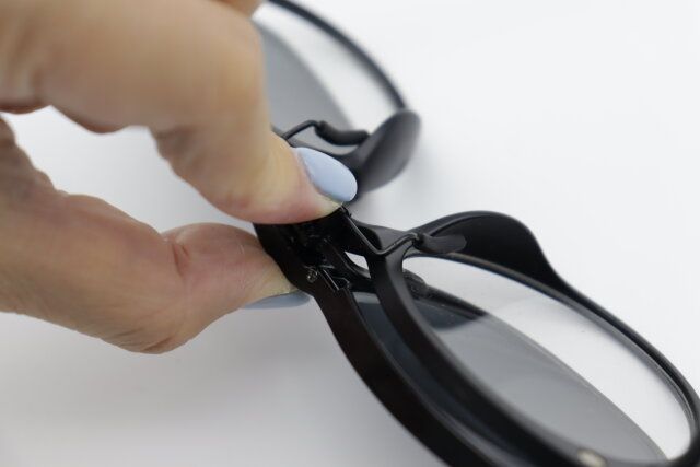 ダイソー 折り畳みクリップオンサングラス クリップタイプ