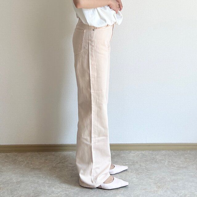 ユニクロ ワイドストレートジーンズ 着用 横から見た感じ