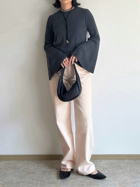 グレー×ピンクで作る春色カジュアル