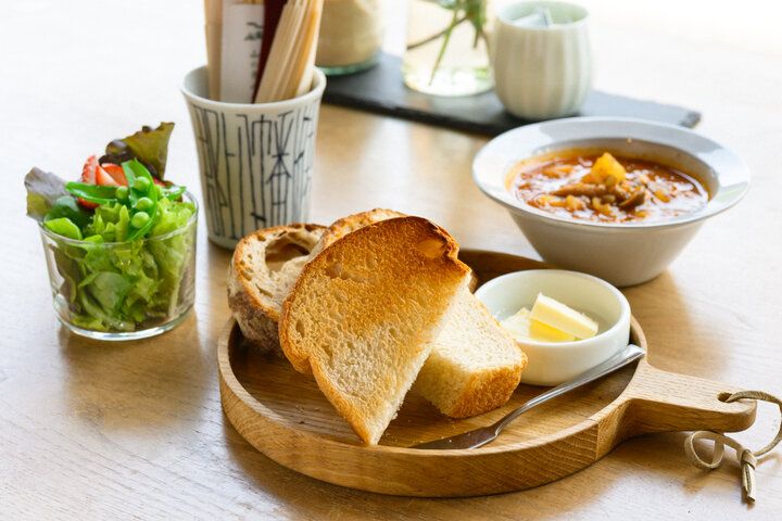 岐阜・郡上八幡の町家で地域の恵みを味わえる「糸CAFÉ」へ