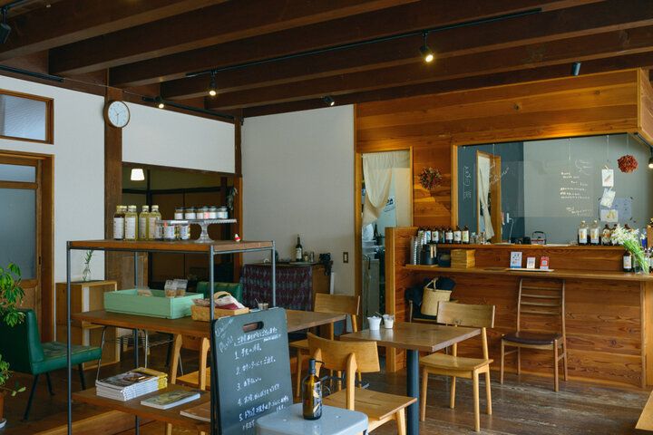 岐阜・郡上八幡の町家で地域の恵みを味わえる「糸CAFÉ」へ