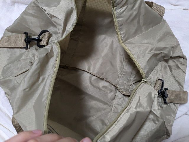 コールマンボストンバッグ中